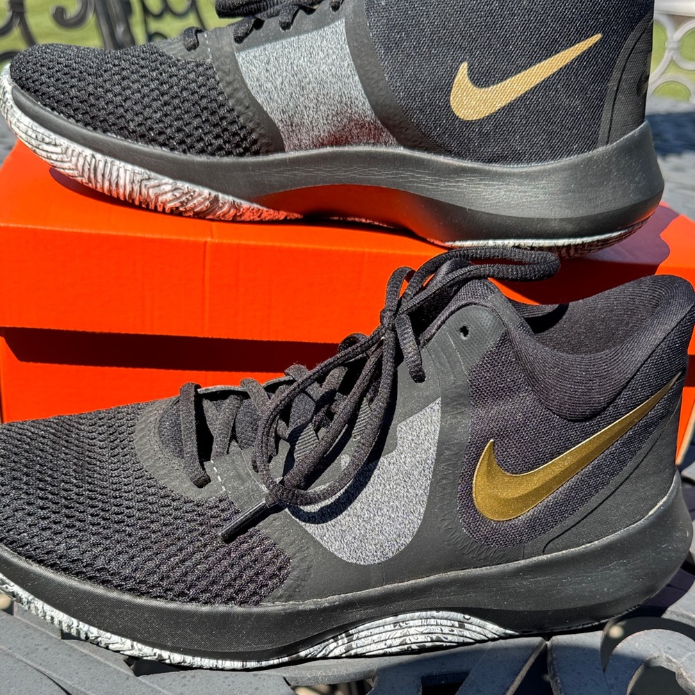 Nike Men's Black and Gold Athletic Sneakers